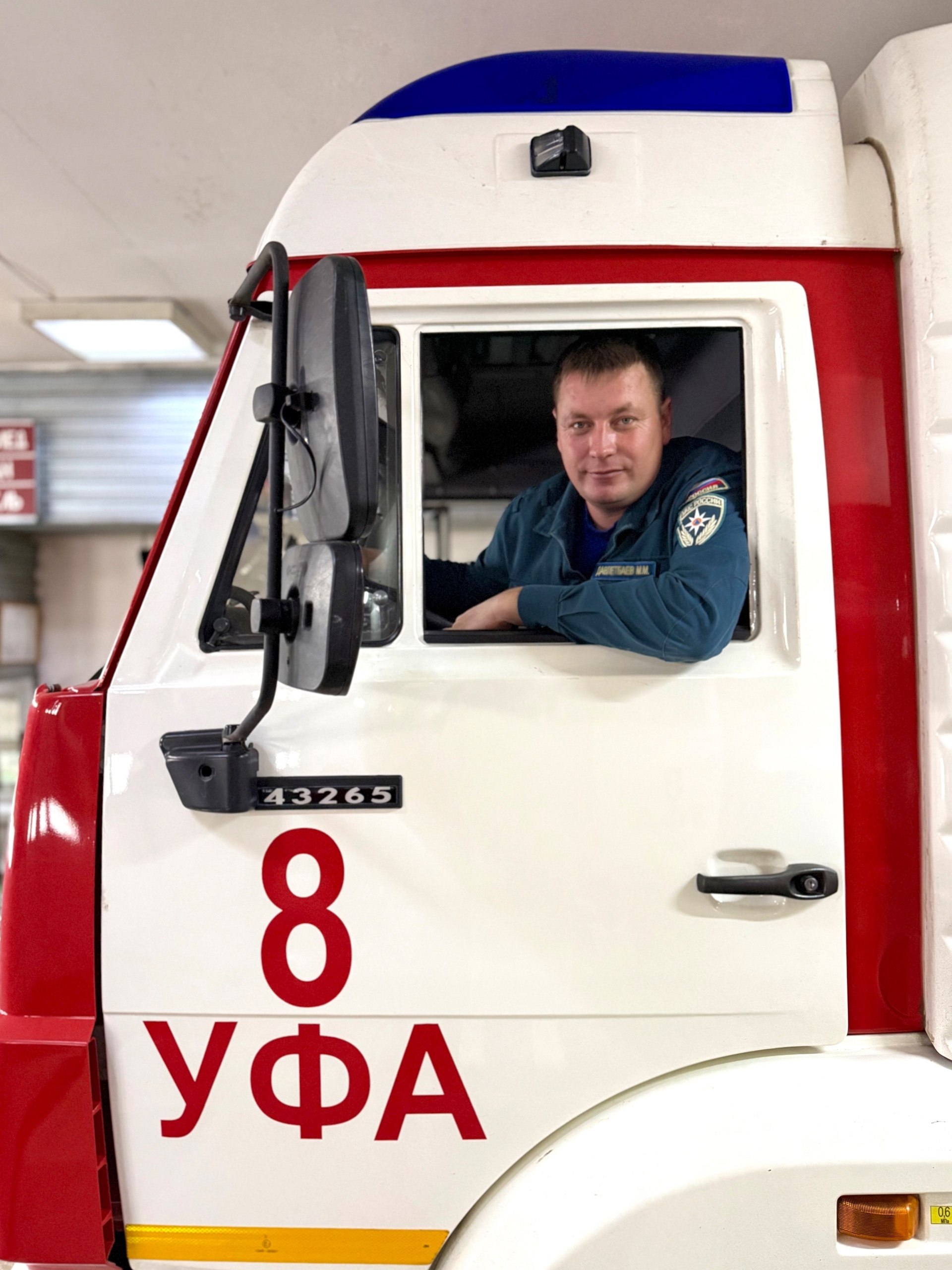 В преддверии 35-летия МЧС России с гордостью рассказываем о ровесниках нашего ведомства!