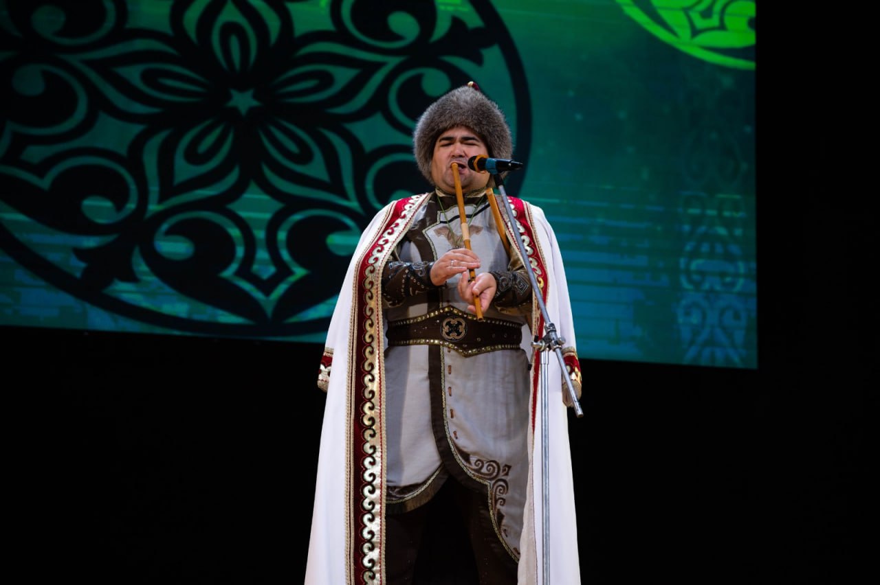 В День народного единства Акмуллинский университет дал большой концерт в Бишкеке В День народного единства Акмуллинский университет дал большой концерт в Бишкеке