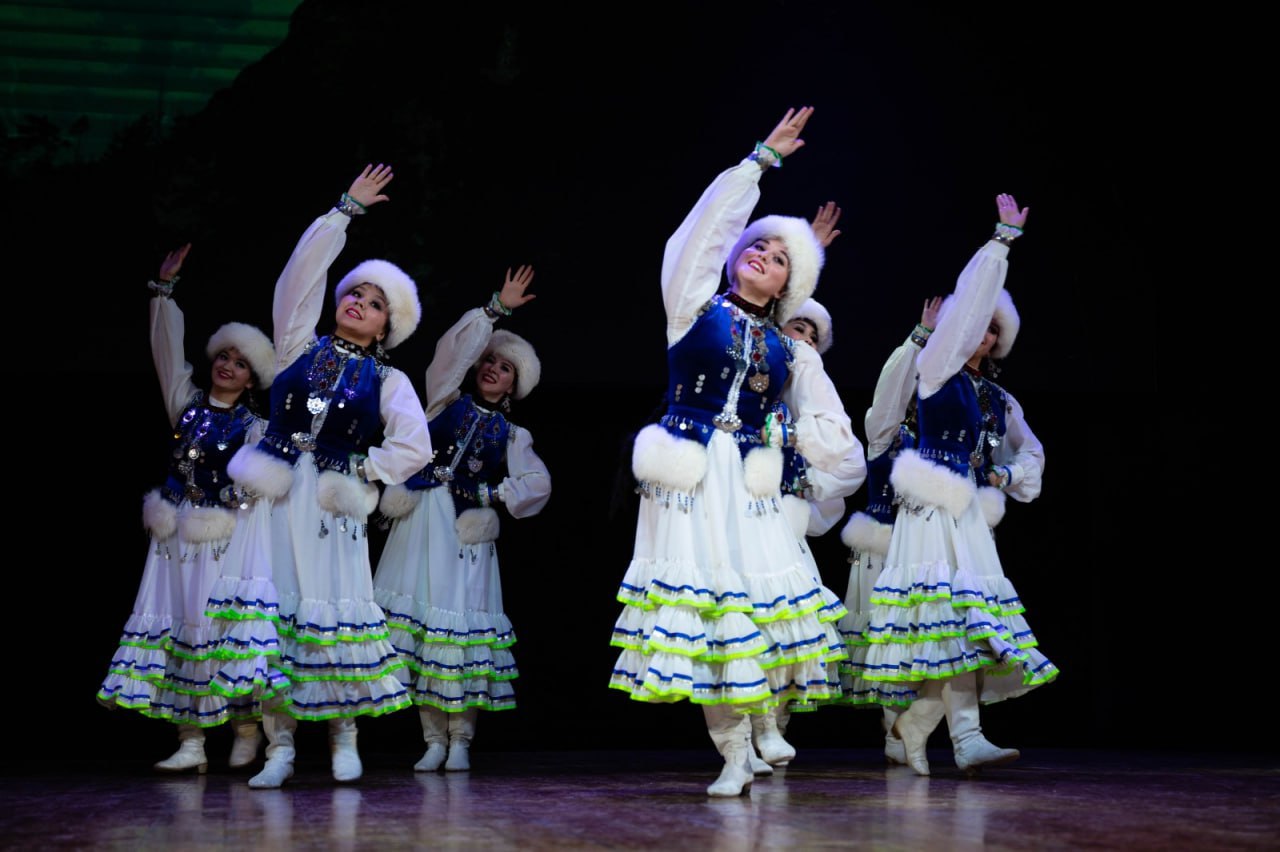 В День народного единства Акмуллинский университет дал большой концерт в Бишкеке В День народного единства Акмуллинский университет дал большой концерт в Бишкеке