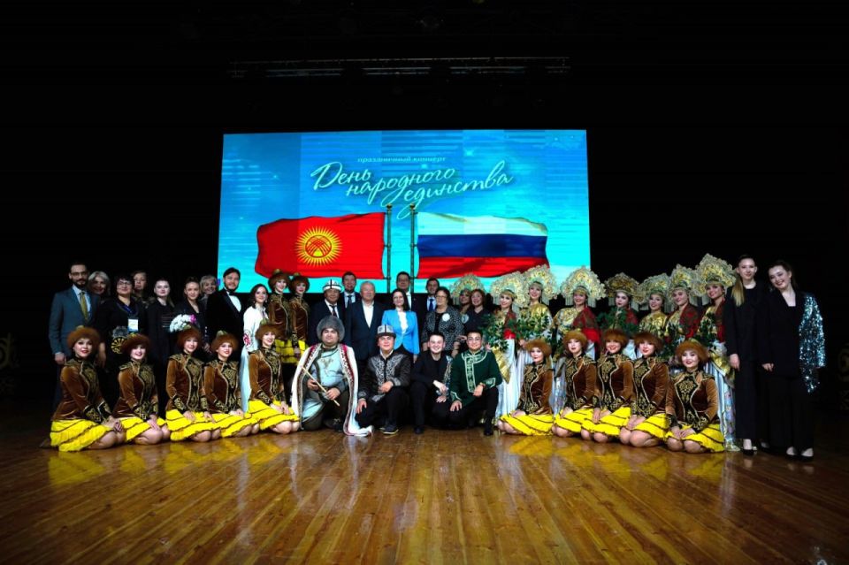 В День народного единства Акмуллинский университет дал большой концерт в Бишкеке В День народного единства Акмуллинский университет дал большой концерт в Бишкеке