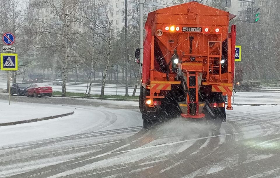 В зимнем режиме. 5 ноября в Уфе случился первый в этом сезоне снегопад В зимнем режиме. 5 ноября в Уфе случился первый в этом сезоне снегопад