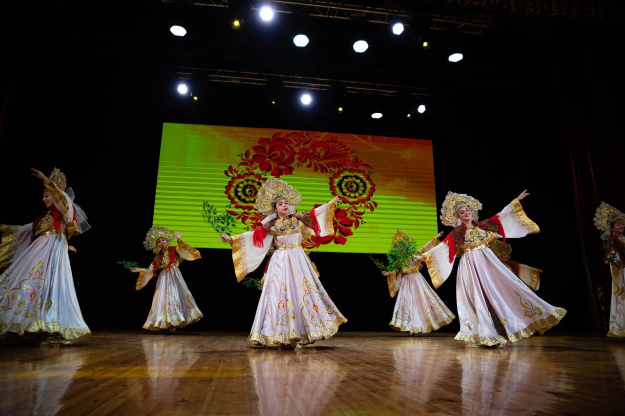 В День народного единства Акмуллинский университет дал большой концерт в Бишкеке В День народного единства Акмуллинский университет дал большой концерт в Бишкеке
