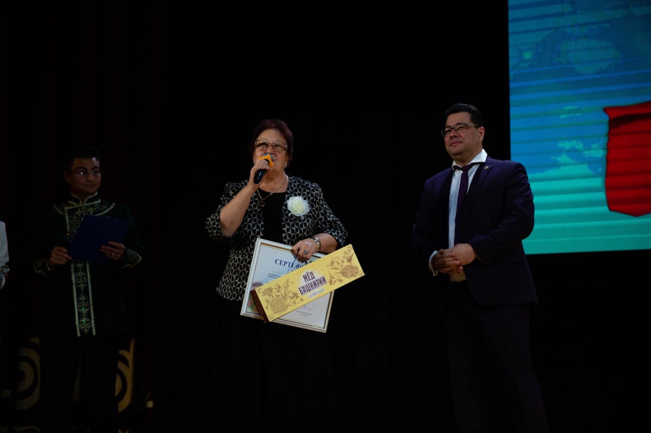 В День народного единства Акмуллинский университет дал большой концерт в Бишкеке В День народного единства Акмуллинский университет дал большой концерт в Бишкеке