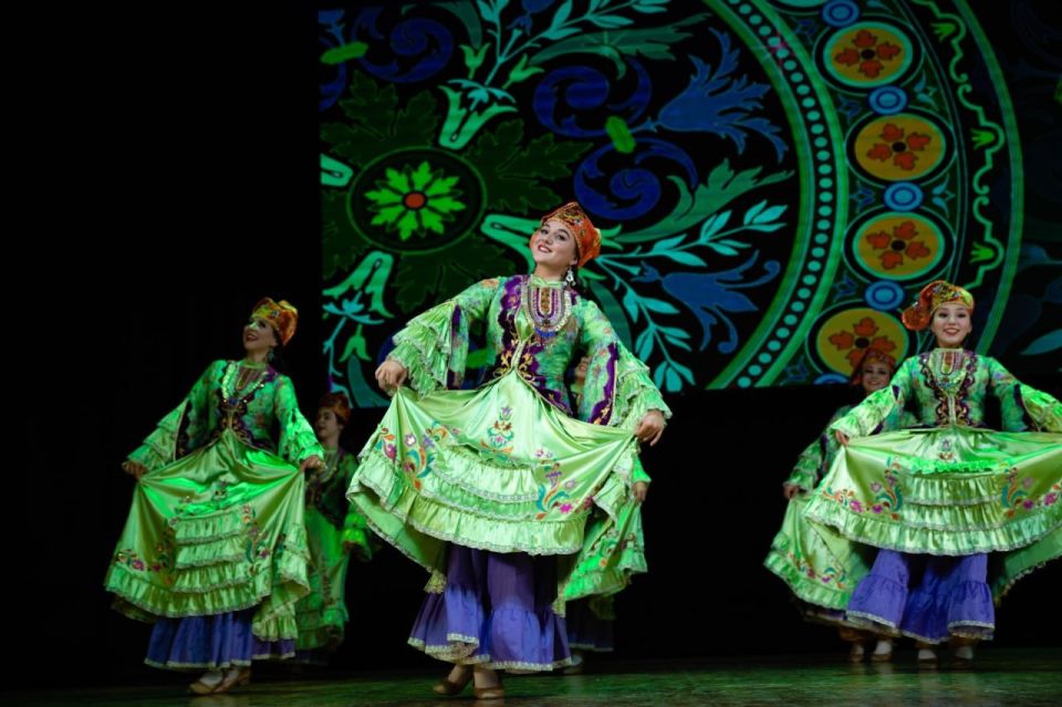 В День народного единства Акмуллинский университет дал большой концерт в Бишкеке В День народного единства Акмуллинский университет дал большой концерт в Бишкеке