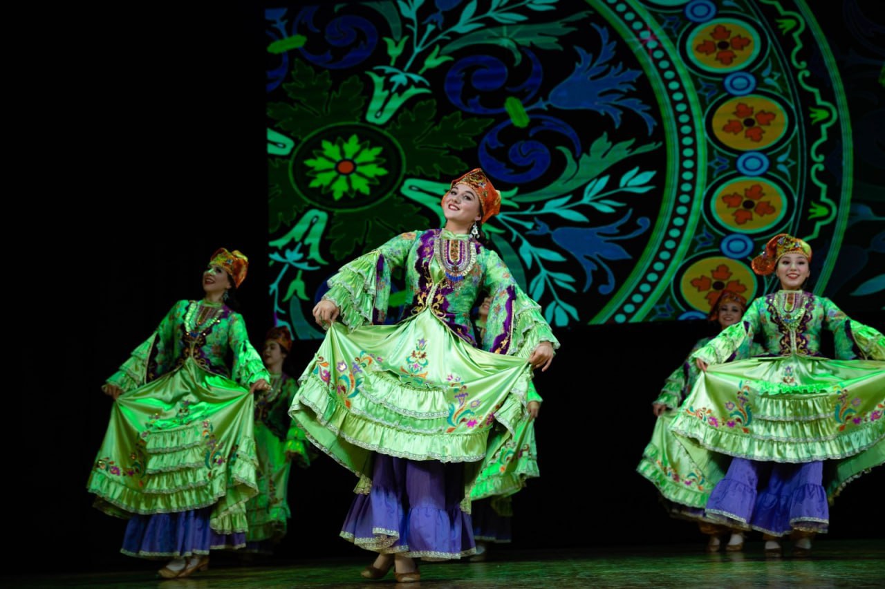 В День народного единства Акмуллинский университет дал большой концерт в Бишкеке В День народного единства Акмуллинский университет дал большой концерт в Бишкеке