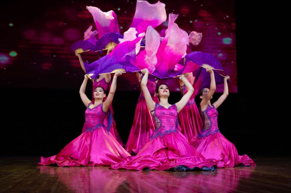 В День народного единства Акмуллинский университет дал большой концерт в Бишкеке В День народного единства Акмуллинский университет дал большой концерт в Бишкеке