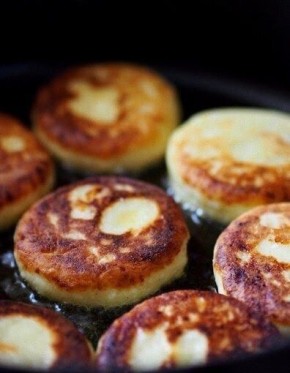 Как избежать пригорания сырников: секреты опытных хозяек