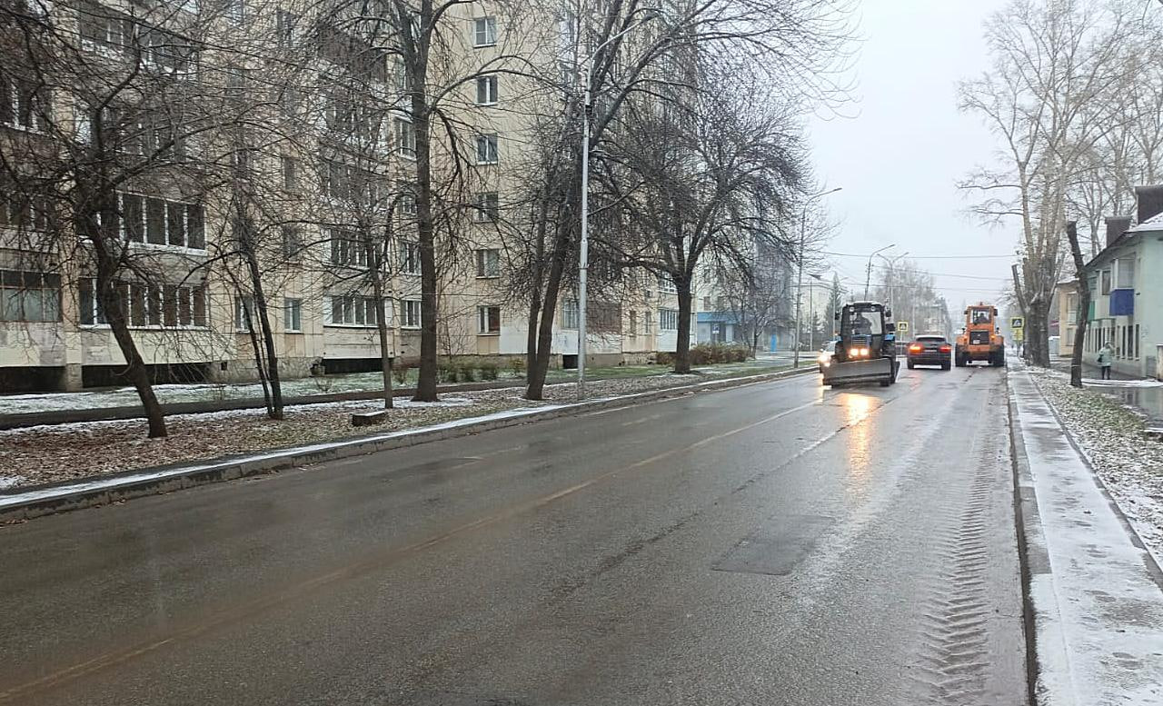 В зимнем режиме. 5 ноября в Уфе случился первый в этом сезоне снегопад В зимнем режиме. 5 ноября в Уфе случился первый в этом сезоне снегопад