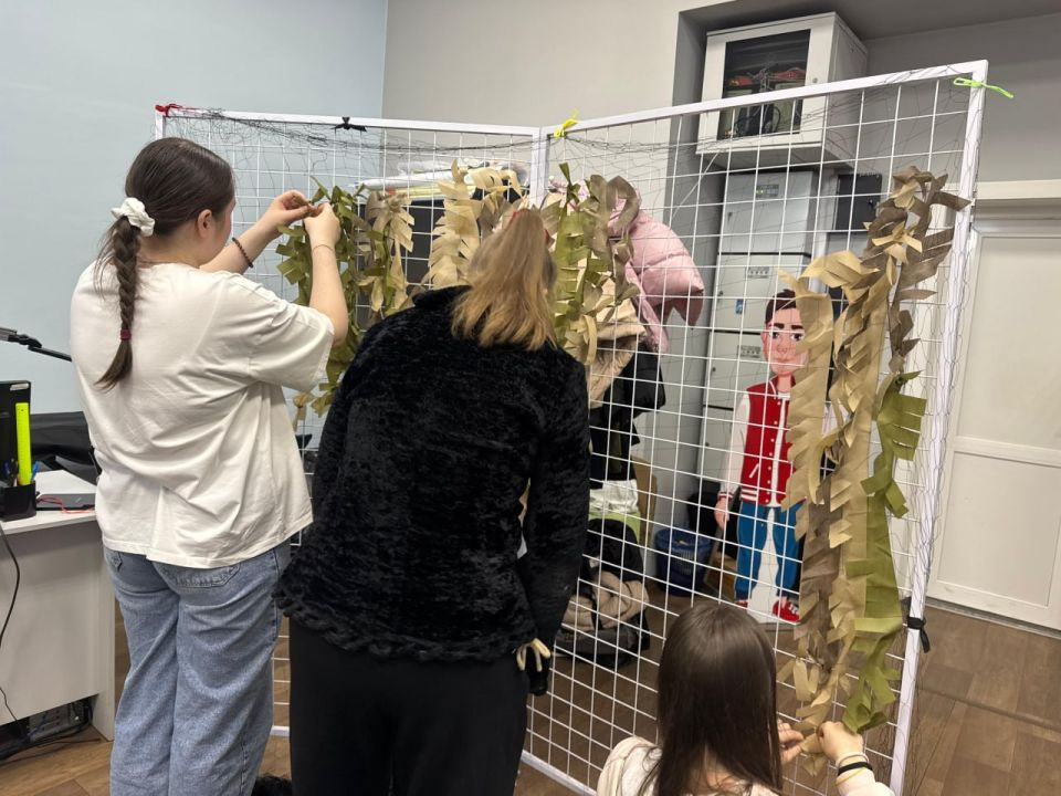 Студенты БГПУ сплели маскировочные сети и сделали «супер-спички» для бойцов СВО Студенты БГПУ сплели маскировочные сети и сделали «супер-спички» для бойцов СВО