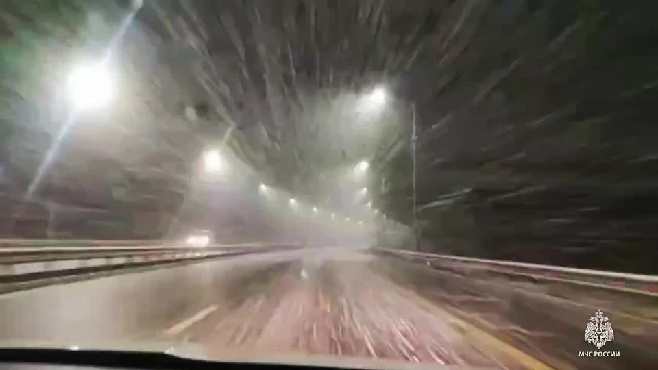 В предстоящие сутки в Республике Башкортостан прогнозируются неблагоприятные погодные явления: местами гололед, отложение мокрого снега на проводах и деревьях, на дорогах гололедица, местами порывы ветра 15-20 м/с, на...