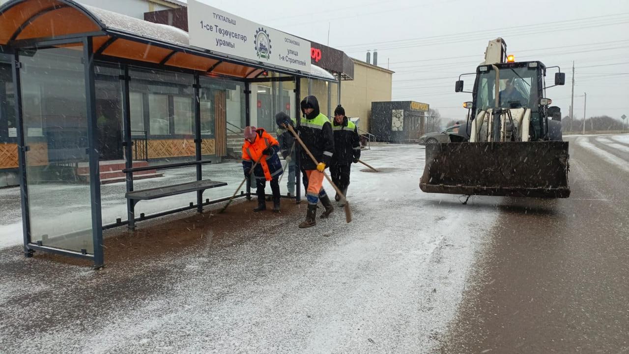 В зимнем режиме. 5 ноября в Уфе случился первый в этом сезоне снегопад В зимнем режиме. 5 ноября в Уфе случился первый в этом сезоне снегопад