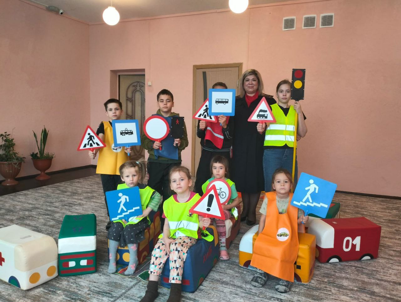 В рамках профилактической акции "Внимание - дети!" в социальном приюте для детей и подростков п. Чишмы, прошла встреча с инспектором ГИБДД В рамках профилактической акции "Внимание - дети!" в социальном приюте для детей и подростков п. Чишмы, прошла встреча с инспектором ГИБДД