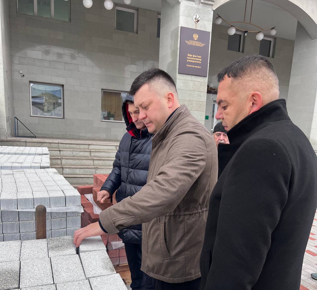 Ратмир Мавлиев: Начали приводить в порядок тротуар на улице Карла Маркса от ул. Заки Валиди до ул. Тукаева. Этот участок давно требовал внимания Ратмир Мавлиев: Начали приводить в порядок тротуар на улице Карла Маркса от ул. Заки Валиди до ул. Тукаева. Этот участок давно требовал внимания