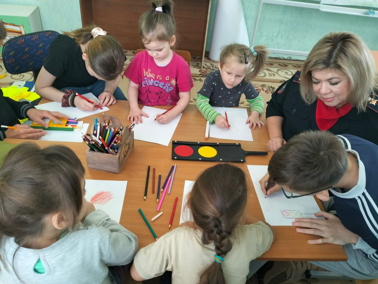 В рамках профилактической акции "Внимание - дети!" в социальном приюте для детей и подростков п. Чишмы, прошла встреча с инспектором ГИБДД В рамках профилактической акции "Внимание - дети!" в социальном приюте для детей и подростков п. Чишмы, прошла встреча с инспектором ГИБДД