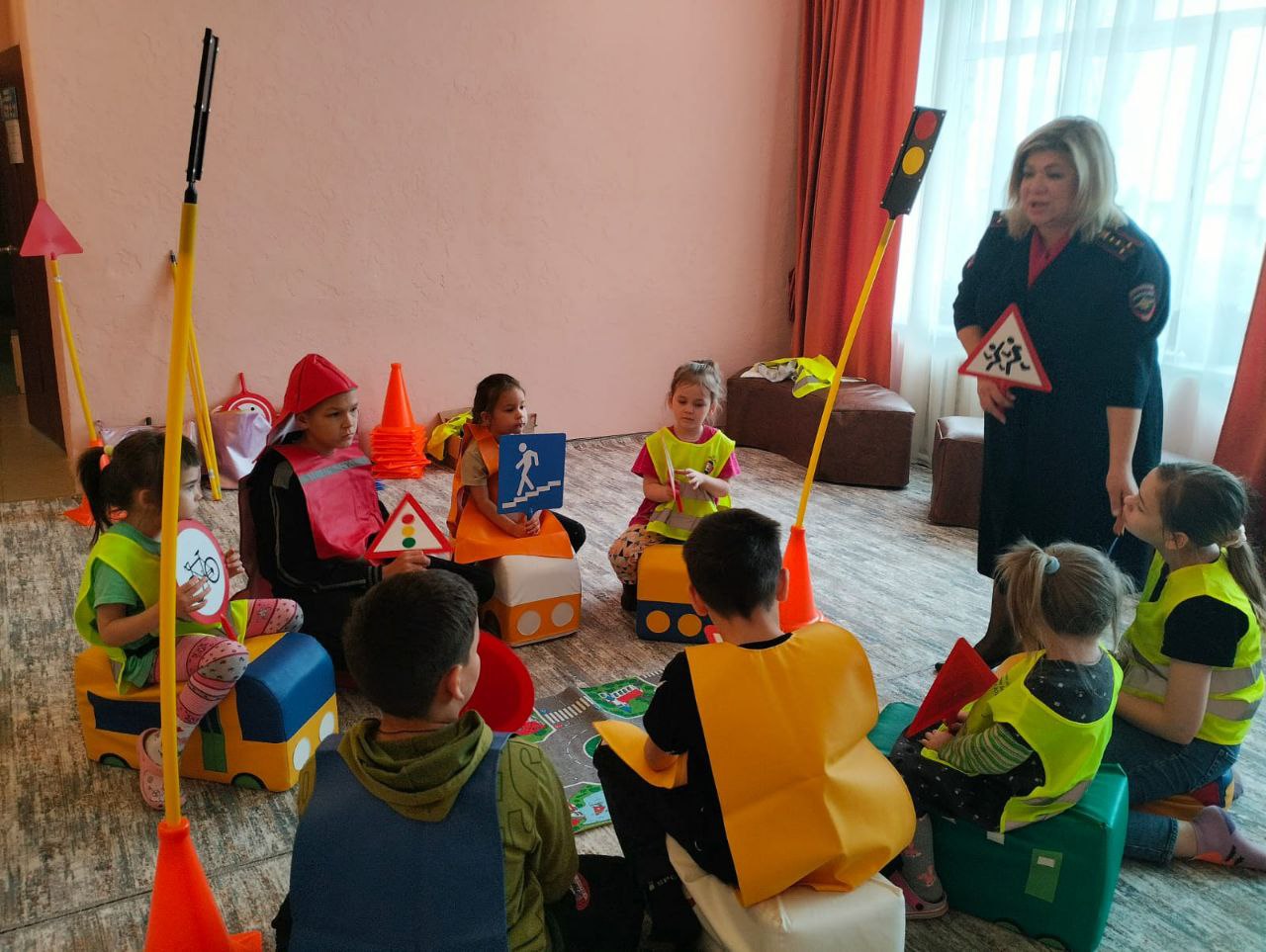 В рамках профилактической акции "Внимание - дети!" в социальном приюте для детей и подростков п. Чишмы, прошла встреча с инспектором ГИБДД В рамках профилактической акции "Внимание - дети!" в социальном приюте для детей и подростков п. Чишмы, прошла встреча с инспектором ГИБДД