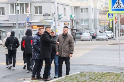 Ратмир Мавлиев: Начали приводить в порядок тротуар на улице Карла Маркса от ул. Заки Валиди до ул. Тукаева. Этот участок давно требовал внимания