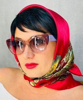 Летний стиль: как солнцезащитные очки и платок создают модный дуэт