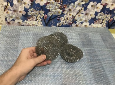 Три уникальных применения металлической губки, которые каждая хозяйка должна знать