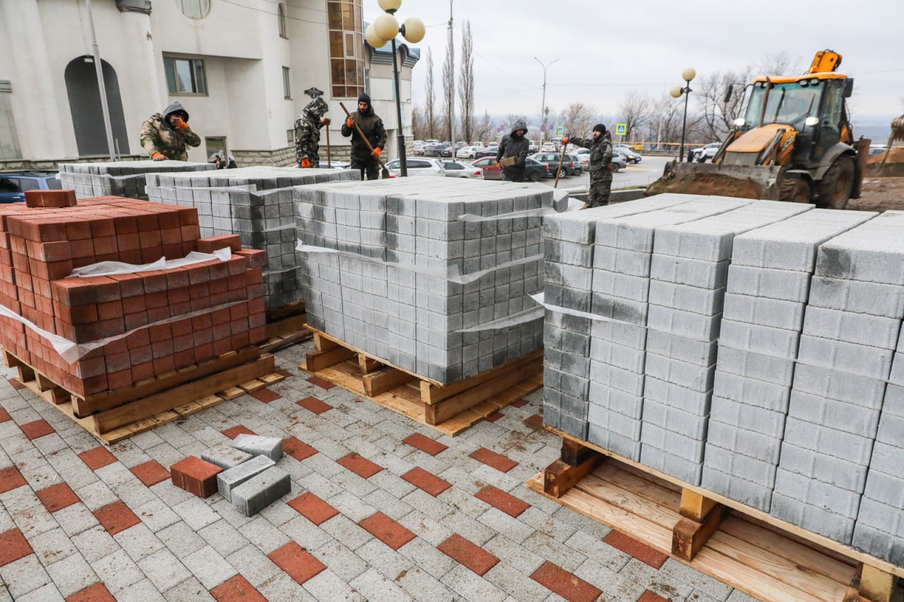 Пешком к комфорту. В Уфе начали приводить в порядок тротуар по улице Карла Маркса, от Заки Валиди до Тукаева Пешком к комфорту. В Уфе начали приводить в порядок тротуар по улице Карла Маркса, от Заки Валиди до Тукаева