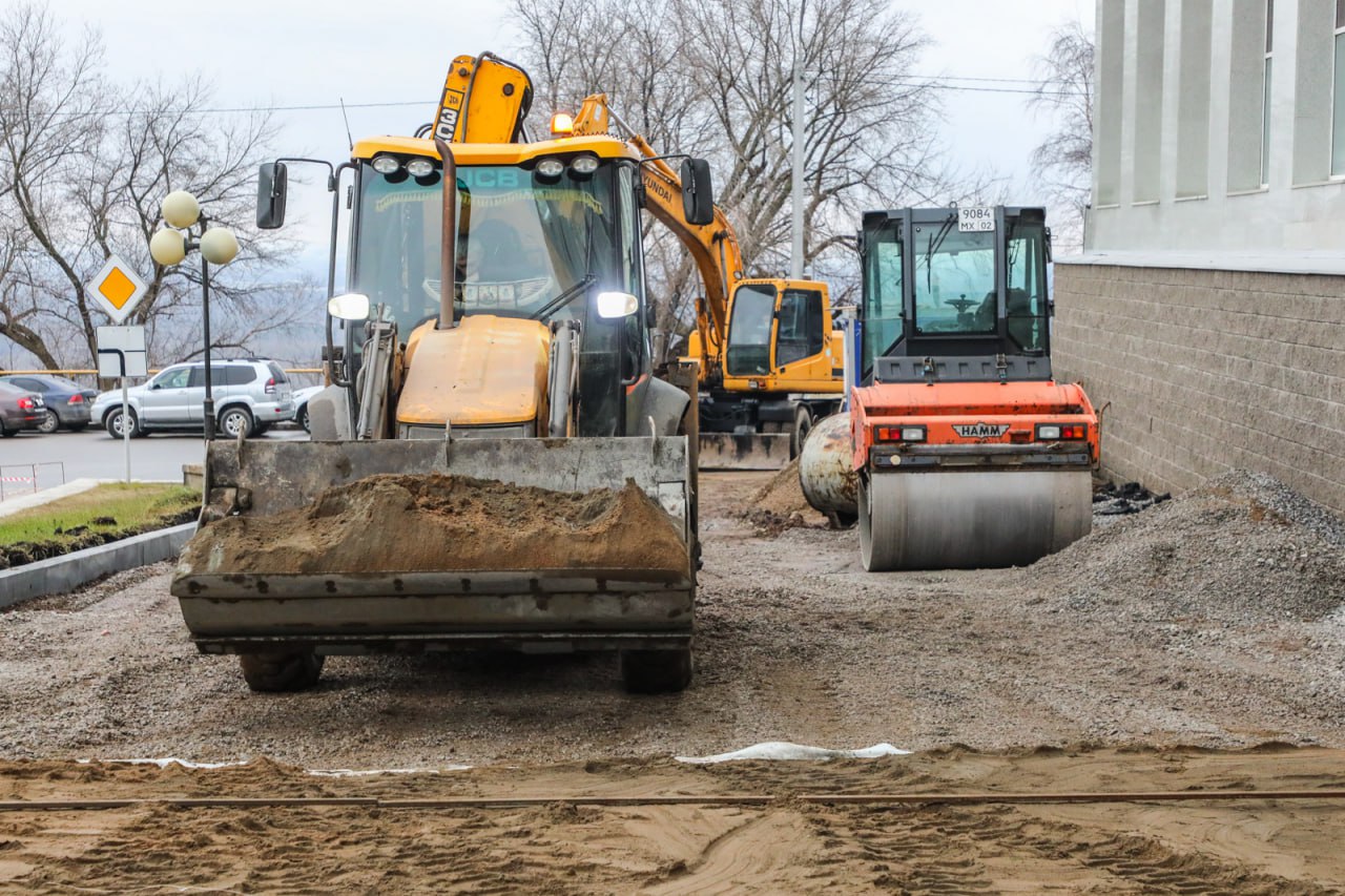 Пешком к комфорту. В Уфе начали приводить в порядок тротуар по улице Карла Маркса, от Заки Валиди до Тукаева Пешком к комфорту. В Уфе начали приводить в порядок тротуар по улице Карла Маркса, от Заки Валиди до Тукаева