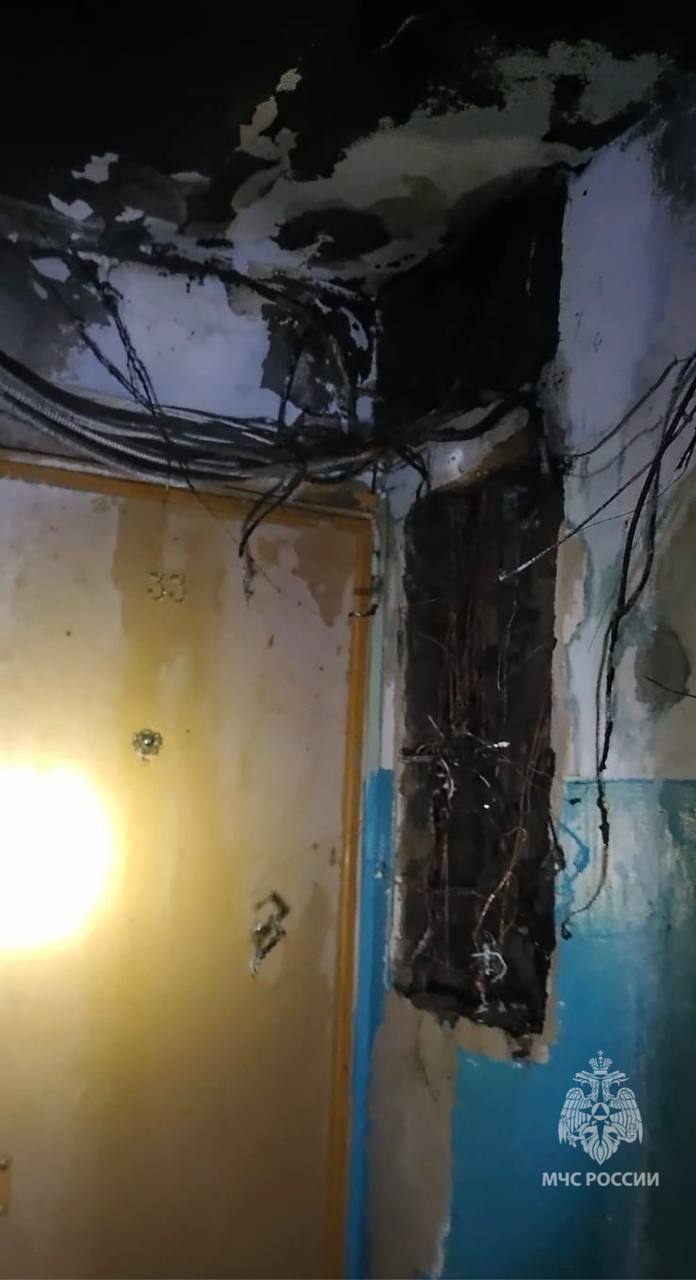 Пожар в жилом доме. Инцидент зафиксировали в ночь с 6 на 7 ноября на проспекте Октября в Уфе