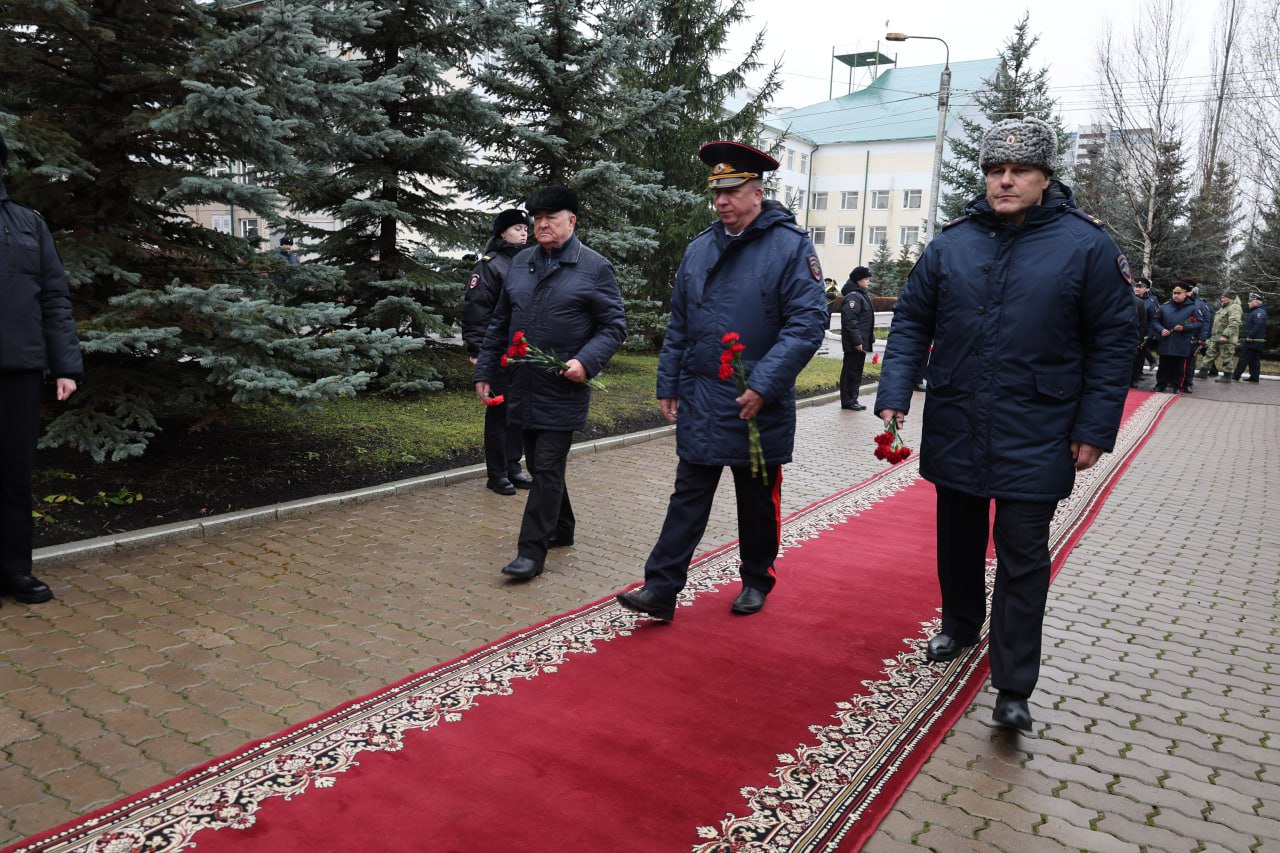 Голосуй за наших!. Поддержите своими голосами участника участкового из города Нефтекамска – участника Всероссийского конкурса МВД РФ «Народный участковый - 2025» Голосуй за наших!. Поддержите своими голосами участника участкового из города Нефтекамска – участника Всероссийского конкурса МВД РФ «Народный участковый - 2025»