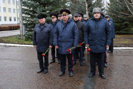 Голосуй за наших!. Поддержите своими голосами участника участкового из города Нефтекамска – участника Всероссийского конкурса МВД РФ «Народный участковый - 2025»