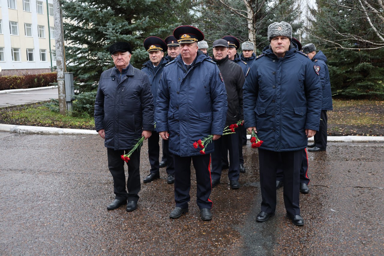 Голосуй за наших!. Поддержите своими голосами участника участкового из города Нефтекамска – участника Всероссийского конкурса МВД РФ «Народный участковый - 2025»