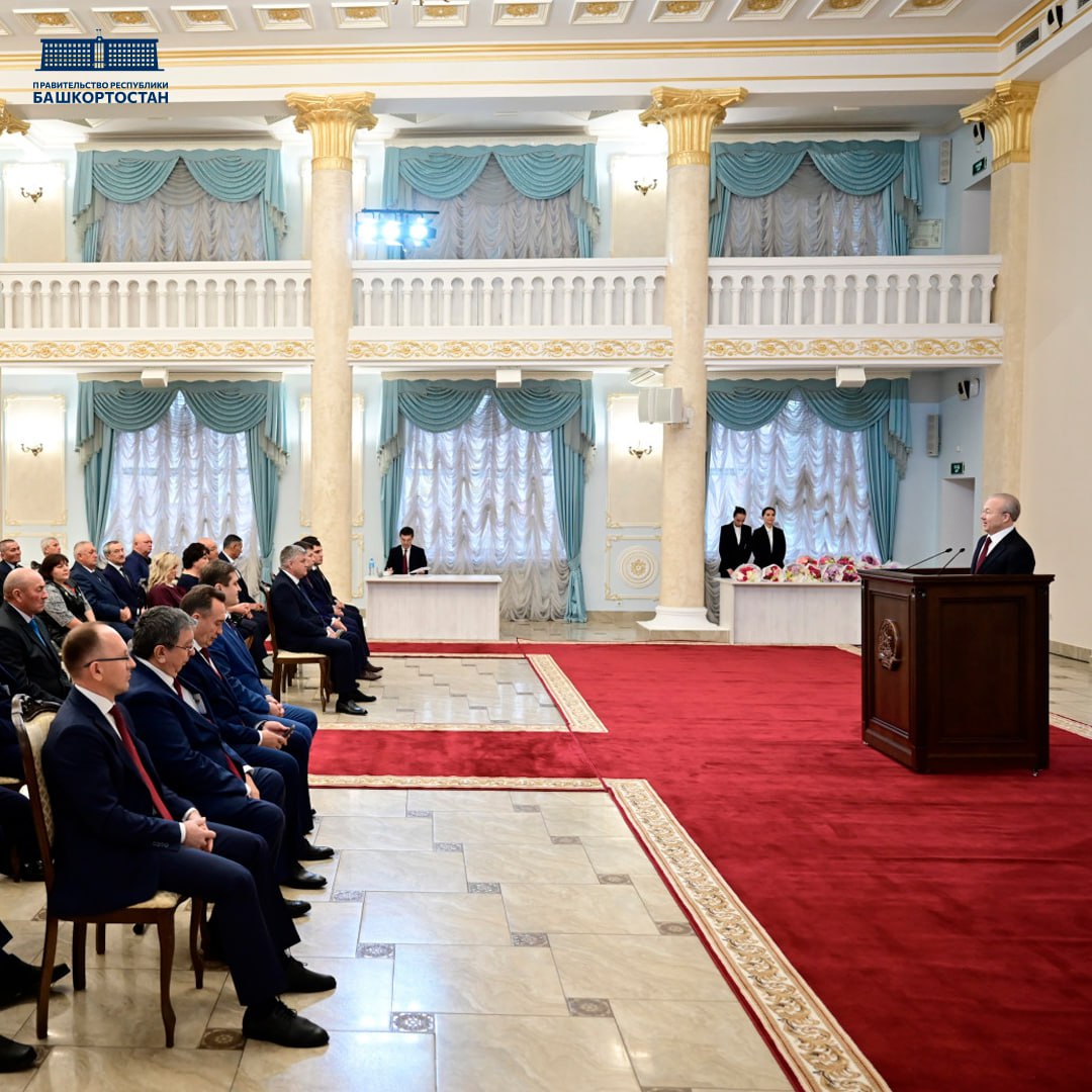 Андрей Назаров наградил представителей АПК в честь Дня работника сельского хозяйства и перерабатывающей промышленности Андрей Назаров наградил представителей АПК в честь Дня работника сельского хозяйства и перерабатывающей промышленности