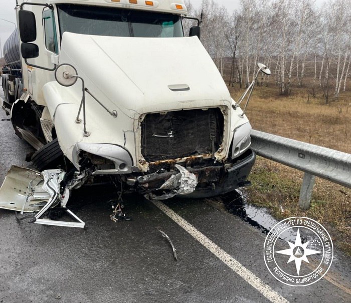 В Куюргазинском районе столкнулись кроссовер и бензовоз В Куюргазинском районе столкнулись кроссовер и бензовоз