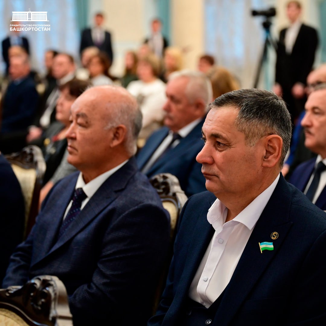 Андрей Назаров наградил представителей АПК в честь Дня работника сельского хозяйства и перерабатывающей промышленности Андрей Назаров наградил представителей АПК в честь Дня работника сельского хозяйства и перерабатывающей промышленности