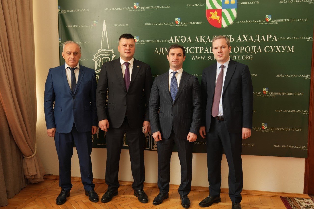 Дружба сквозь десятилетия. Делегация Уфы под руководством мэра Ратмира Мавлиева находится с официальным визитом в городе Сухуме Дружба сквозь десятилетия. Делегация Уфы под руководством мэра Ратмира Мавлиева находится с официальным визитом в городе Сухуме