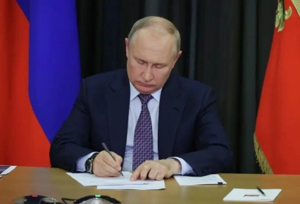 Путин ввел мораторий на топливный демпфер: что это значит для экономики