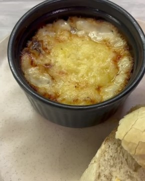 Жульен с куриными сердечками - как вам такой вариант воскресного ужина? Тогда срочно бежим в магазин за недостающими ингредиентами и готовим по рецепту, который подготовила для нас наша Стелла!