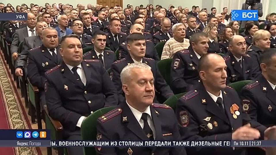 Глава Башкирии поздравил с праздником сотрудников органов внутренних дел