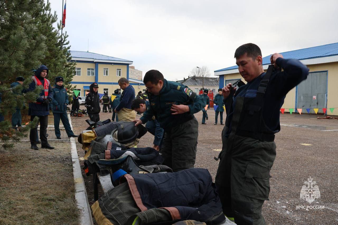 Сильнее всех. На базе пожарно-спасательной части №35 Главного управления сегодня состоялись соревнования по боевому развертыванию среди подразделений пожарной охраны Республики Башкортостан Сильнее всех. На базе пожарно-спасательной части №35 Главного управления сегодня состоялись соревнования по боевому развертыванию среди подразделений пожарной охраны Республики Башкортостан