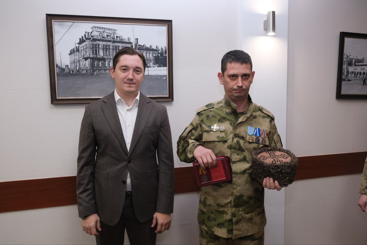 Встретился с военнослужащими добровольческого отряда «Терек» Встретился с военнослужащими добровольческого отряда «Терек»