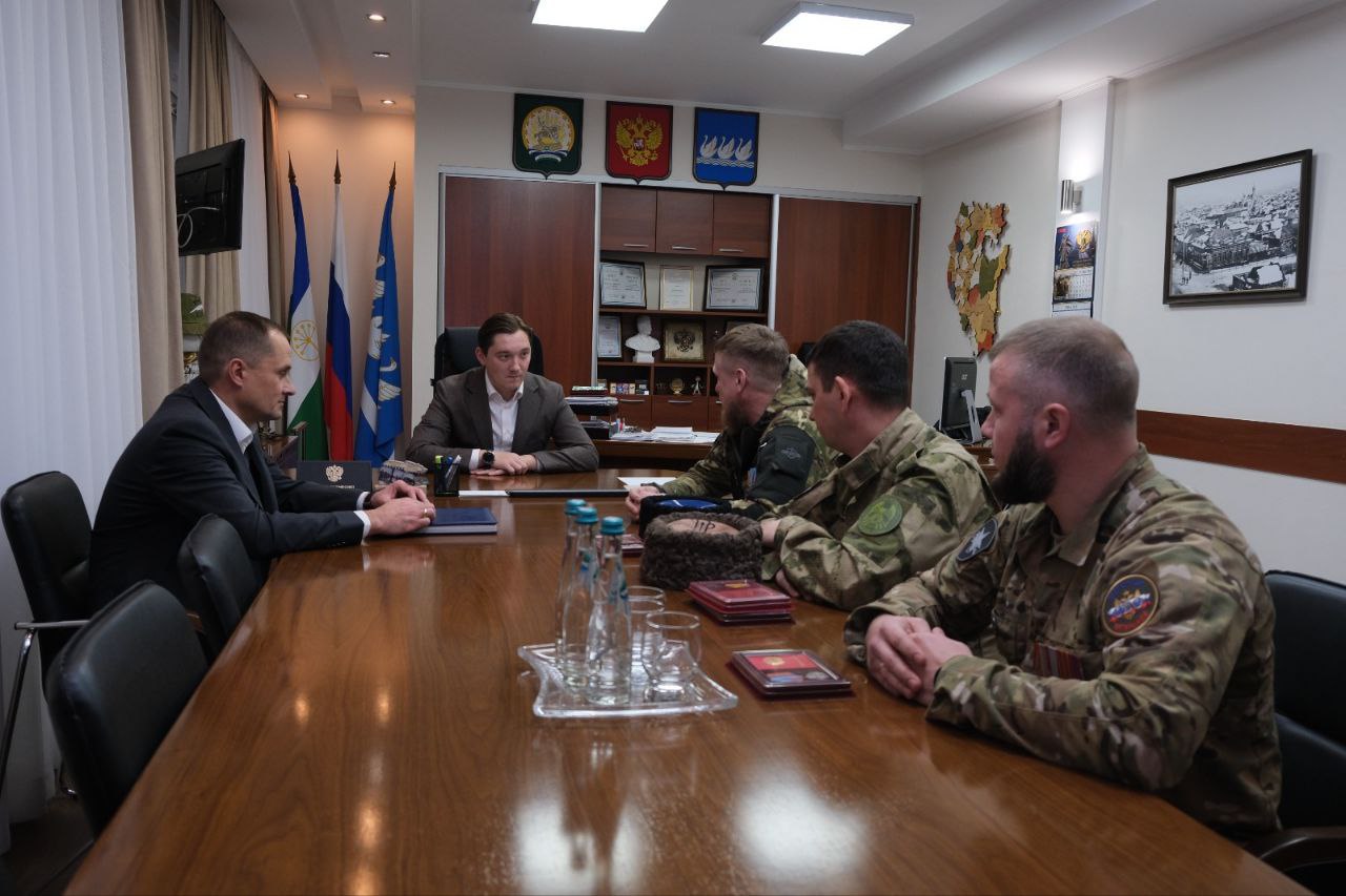 Встретился с военнослужащими добровольческого отряда «Терек»