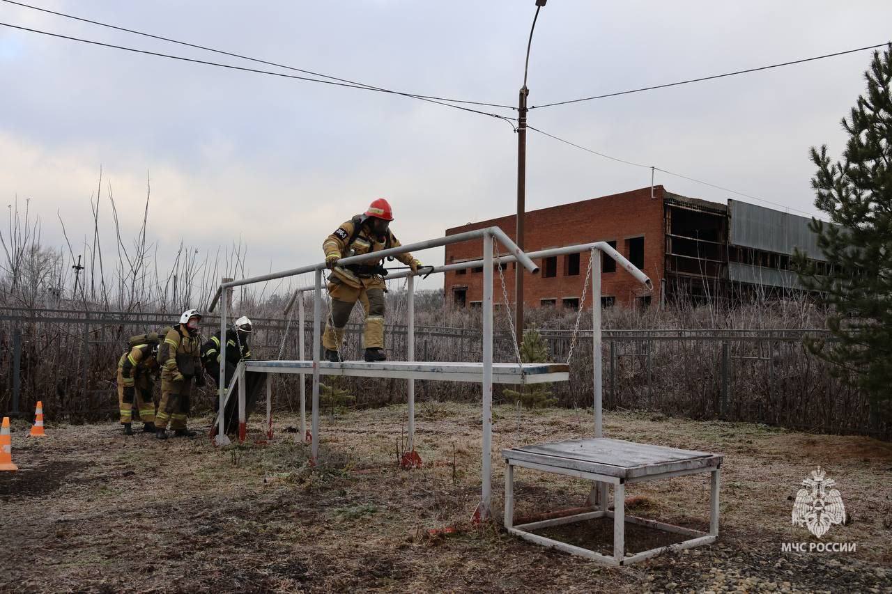Сильнее всех. На базе пожарно-спасательной части №35 Главного управления сегодня состоялись соревнования по боевому развертыванию среди подразделений пожарной охраны Республики Башкортостан Сильнее всех. На базе пожарно-спасательной части №35 Главного управления сегодня состоялись соревнования по боевому развертыванию среди подразделений пожарной охраны Республики Башкортостан