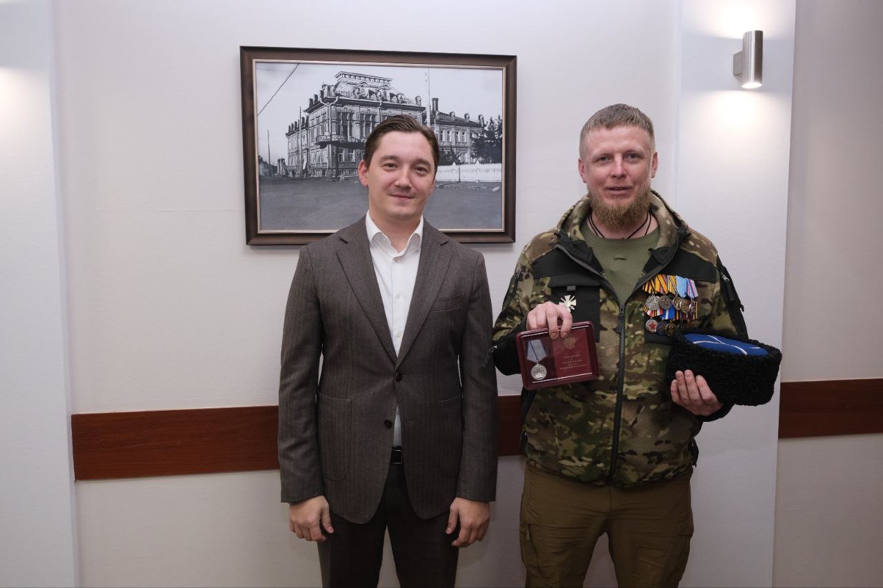 Встретился с военнослужащими добровольческого отряда «Терек» Встретился с военнослужащими добровольческого отряда «Терек»