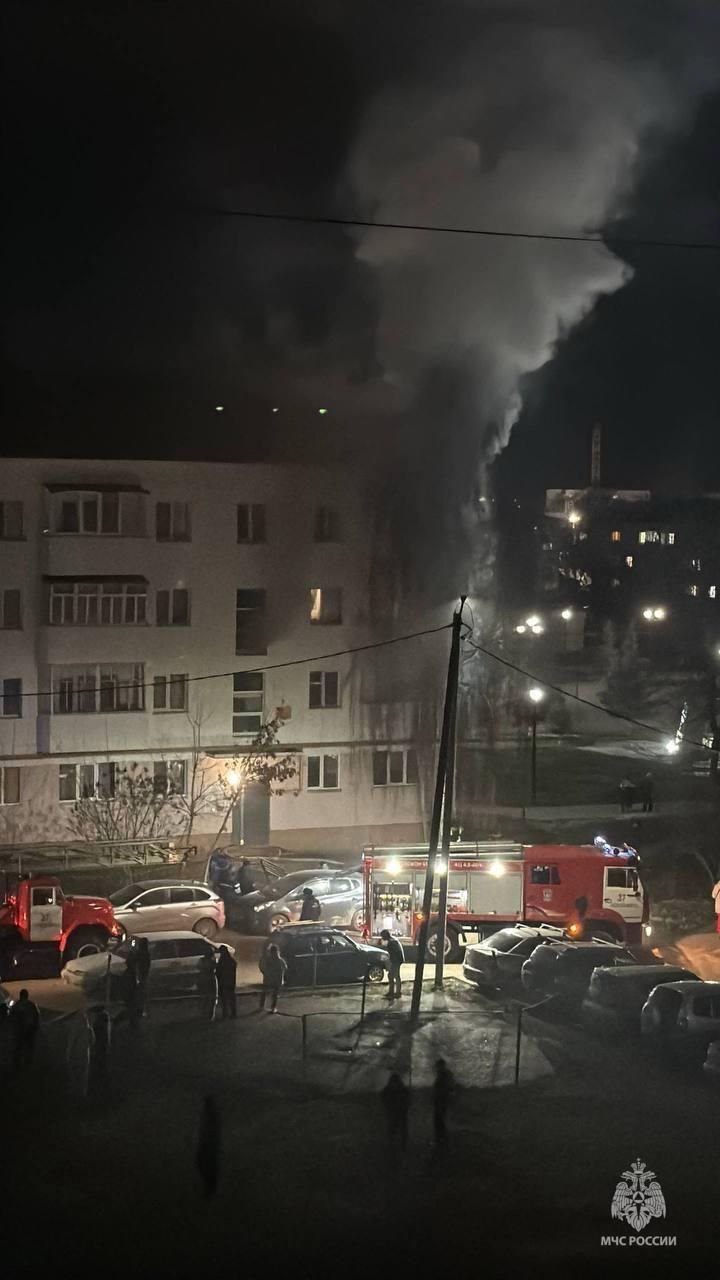 Пожары в многоквартирных домах: пожарные спасли пять человек в Нефтекамске и четверых в Стерлитамаке Пожары в многоквартирных домах: пожарные спасли пять человек в Нефтекамске и четверых в Стерлитамаке
