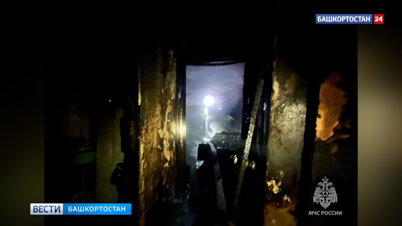 В башкирском Нефтекамске огнеборцы спасли нескольких человек из горящего многоквартирного дома