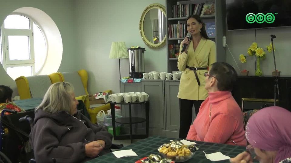 Работники «Медиадома Вся Уфа» навестили жителей Уфимского геронтологического центра «Именлек» и принесли им праздник! Телевизионщики спели подопечным учреждения душевные песни, провели веселые викторины, вспомнили любимые...