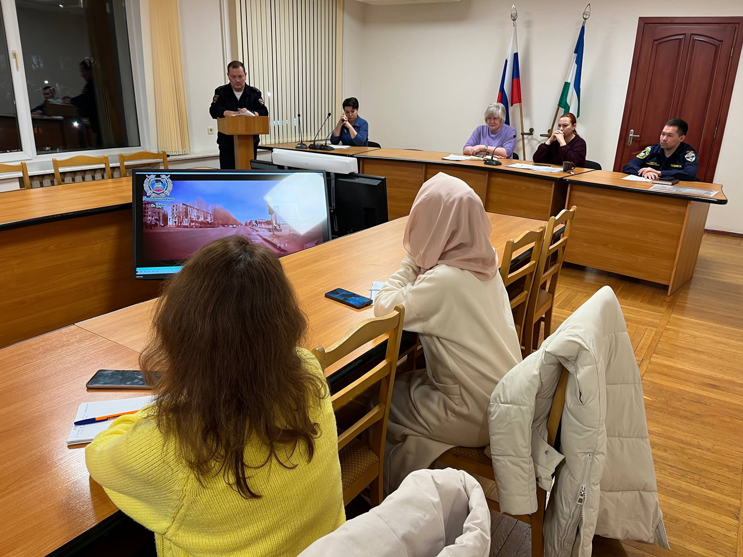 Сотрудники Госавтоинспекции Уфы принимают участия в широкомасштабных районных родительских собраниях Сотрудники Госавтоинспекции Уфы принимают участия в широкомасштабных районных родительских собраниях