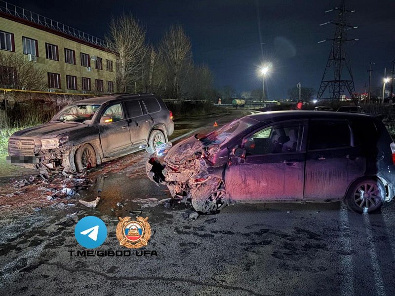 Иномарка столкнулась с внедорожником