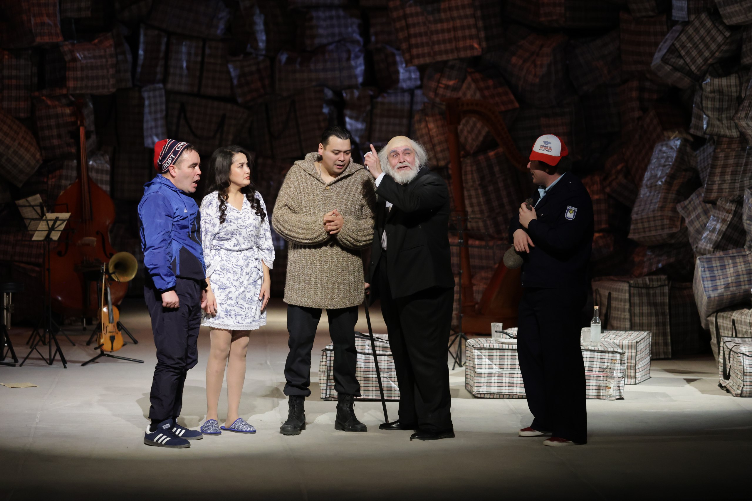 Вчера в Стерлитамакском государственном театрально-концертном объединении состоялась премьера «Старший сын» башкирского драматического театра им. Ильшата Юмагулова в постановке заслуженного деятеля искусств Республики... Вчера в Стерлитамакском государственном театрально-концертном объединении состоялась премьера «Старший сын» башкирского драматического театра им. Ильшата Юмагулова в постановке заслуженного деятеля искусств Республики...