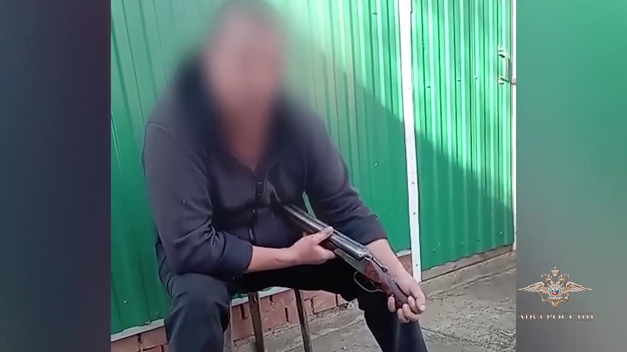 Полицейский обезоружил мужчину, который пытался покончить с собой после того, как застрелил жену и её любовника в Дюртюлинском районе