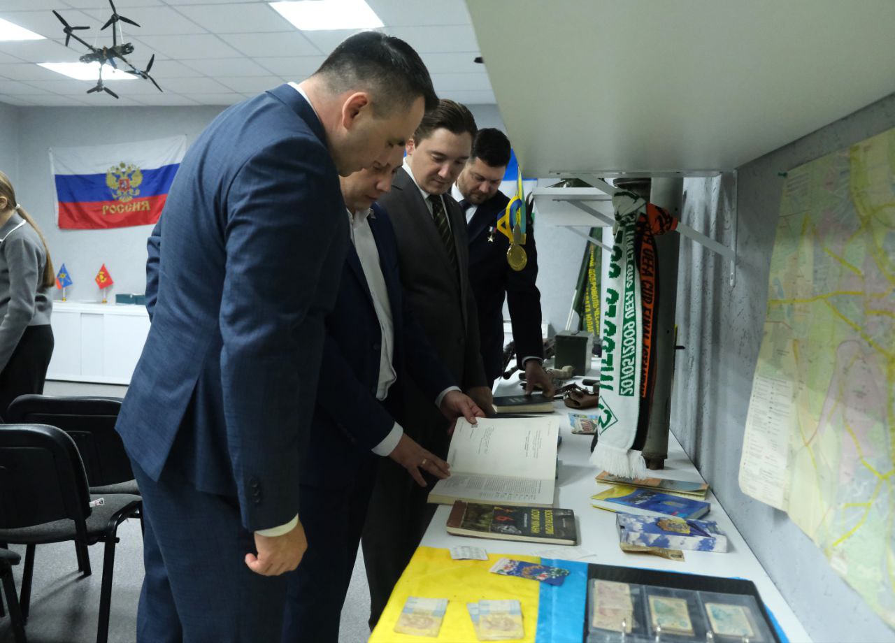 Глава администрации Стерлитамака Эмиль Шаймарданов, Герой России Денис Чернавин, депутат Госсобрания-Курултая РБ Эльвира Мацкевич, руководитель Регионального исполкома «Единой России» Руслан Насретдинов и глава администрации... Глава администрации Стерлитамака Эмиль Шаймарданов, Герой России Денис Чернавин, депутат Госсобрания-Курултая РБ Эльвира Мацкевич, руководитель Регионального исполкома «Единой России» Руслан Насретдинов и глава администрации...