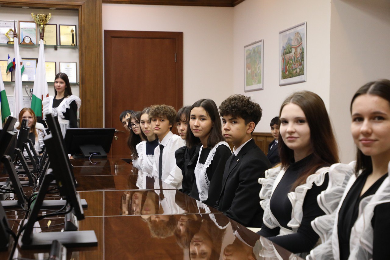 Знакомство с мэрией: лицей №136 Знакомство с мэрией: лицей №136