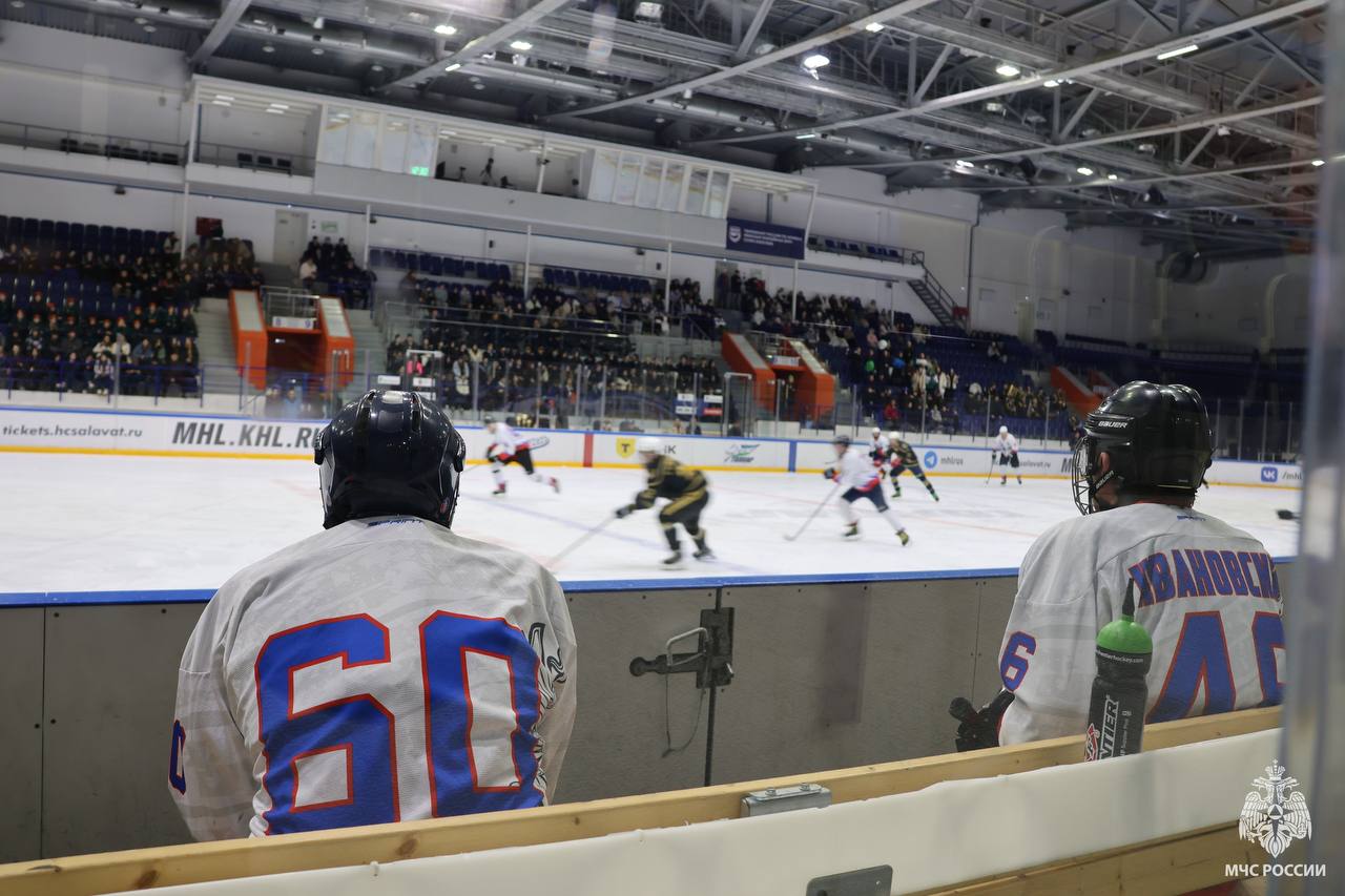 Сотрудники МЧС России приняли участие в турнире по хоккею с шайбой, посвященном Дню сотрудника органов внутренних дел Российской Федерации Сотрудники МЧС России приняли участие в турнире по хоккею с шайбой, посвященном Дню сотрудника органов внутренних дел Российской Федерации